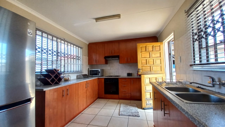 To Let 3 Bedroom Property for Rent in Mandela View Free State